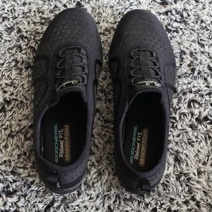 Black skechers sneakers 👟